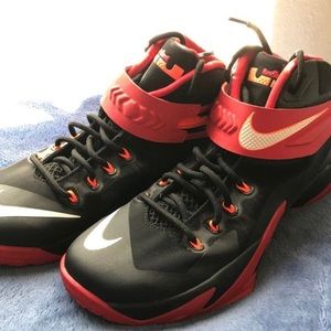 Nike lebrons size 9.5